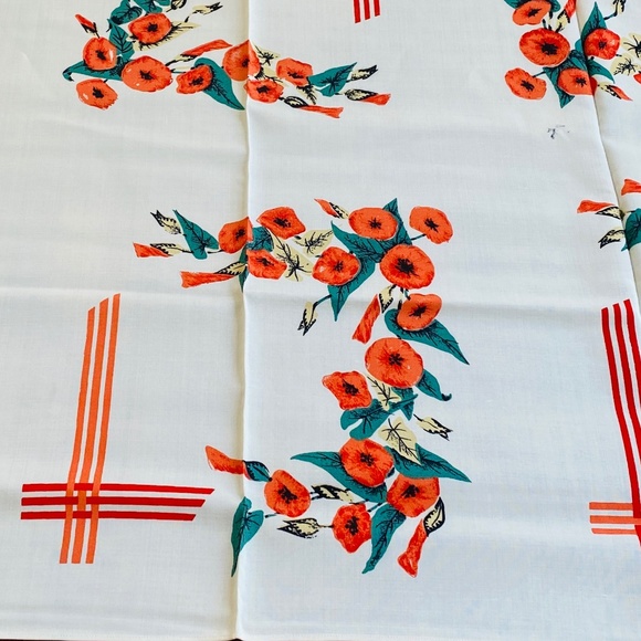 Beautiful Vintage White & Red Poppy Flower Cotton Tablecloth.